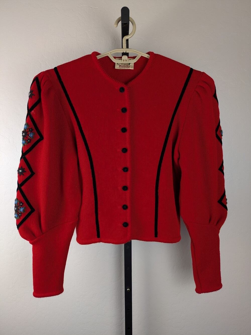 Astrifa Gestrickte Tracht size 42 Wool Floral Embroidered Cardigan Sweater